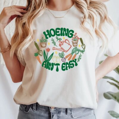 Gardener T-Shirt Cotton Tee Hoeing Ain't Easy Funny Botanical Plant Lover Tee EST1054