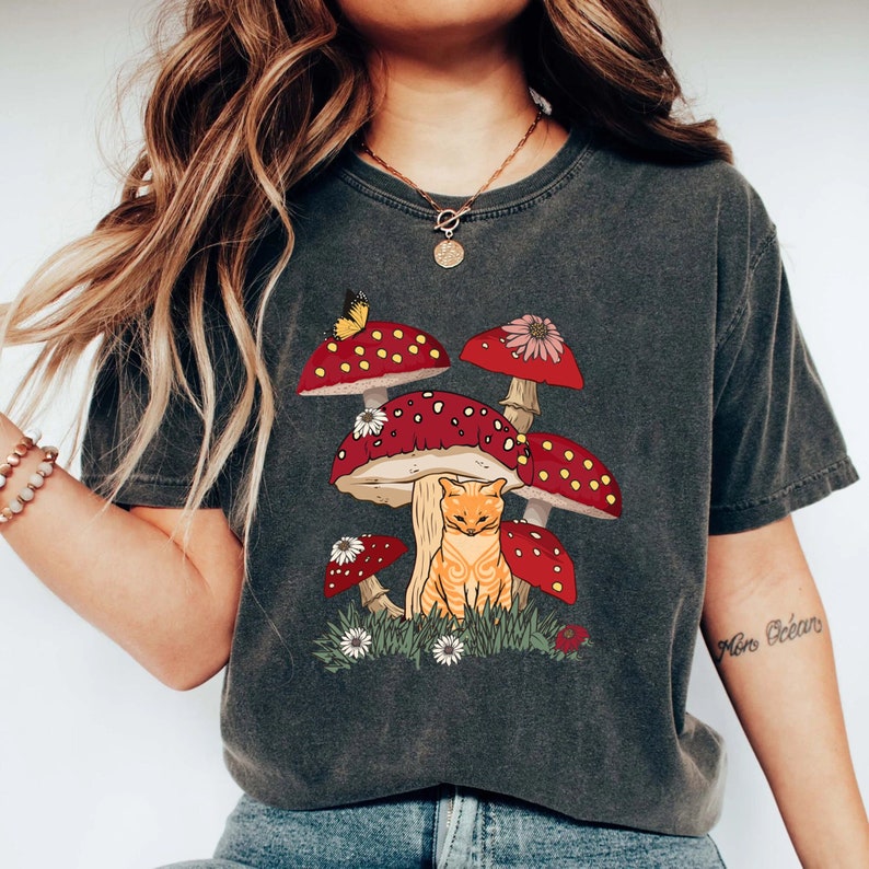 Goblincore Cat Mushroom Shirt Nature Lover Cottagecore Vintage Tee EST2031