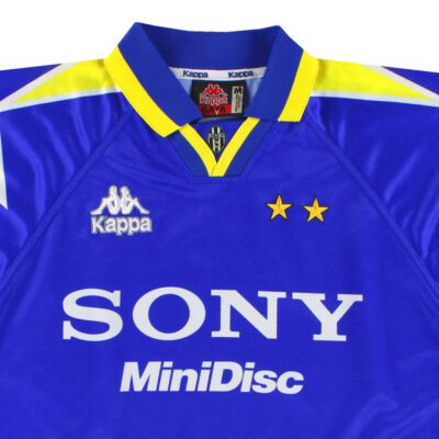 Alternative view of 1996-97 Juventus Away Limited Jersey