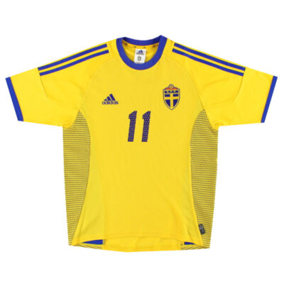 Alternative view of 2002-03 Sweden Home Limited Jersey Larsson #11