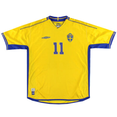 Alternative view of 2003-04 Sweden Home Limited Jersey Larsson #11