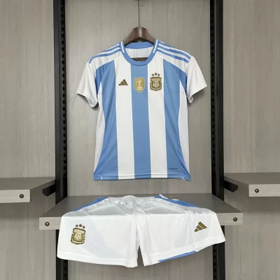 Kids' Kit Soccer Jersey Suit Argentina I 2024/25 - White and Blue (+ World Cup Campeao 2022 Patch)