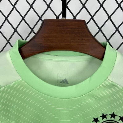 Kids' Kit Soccer Jersey Suit Bayern de Munique Goalkeeper 25/26 - Green - Image 3